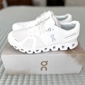 On Cloud 5 Women’s size 10